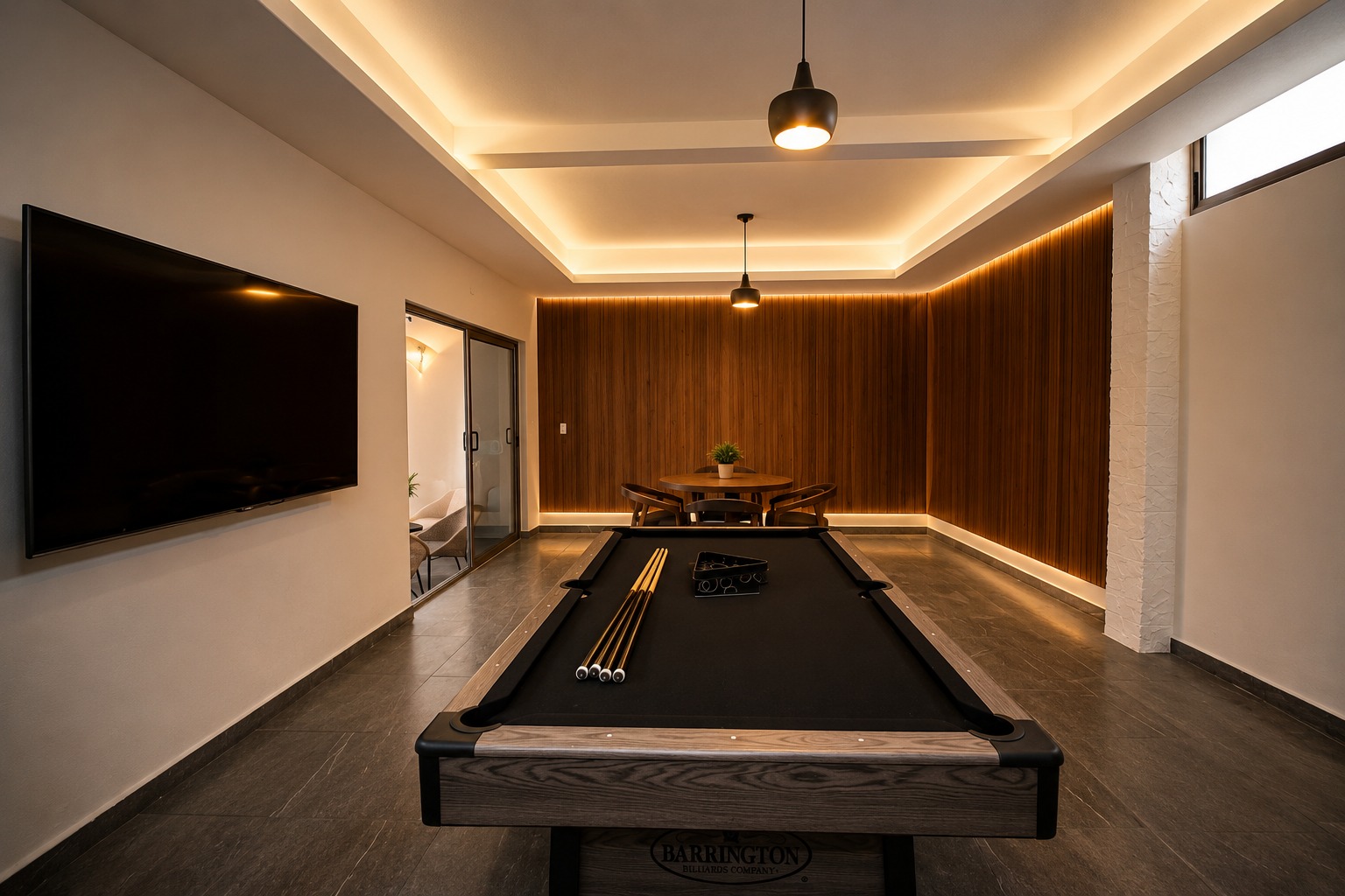 Sala de juegos exclusiva con mesa de billar Barrington y Smart TV en Hotel Boutique Piedra y Altura