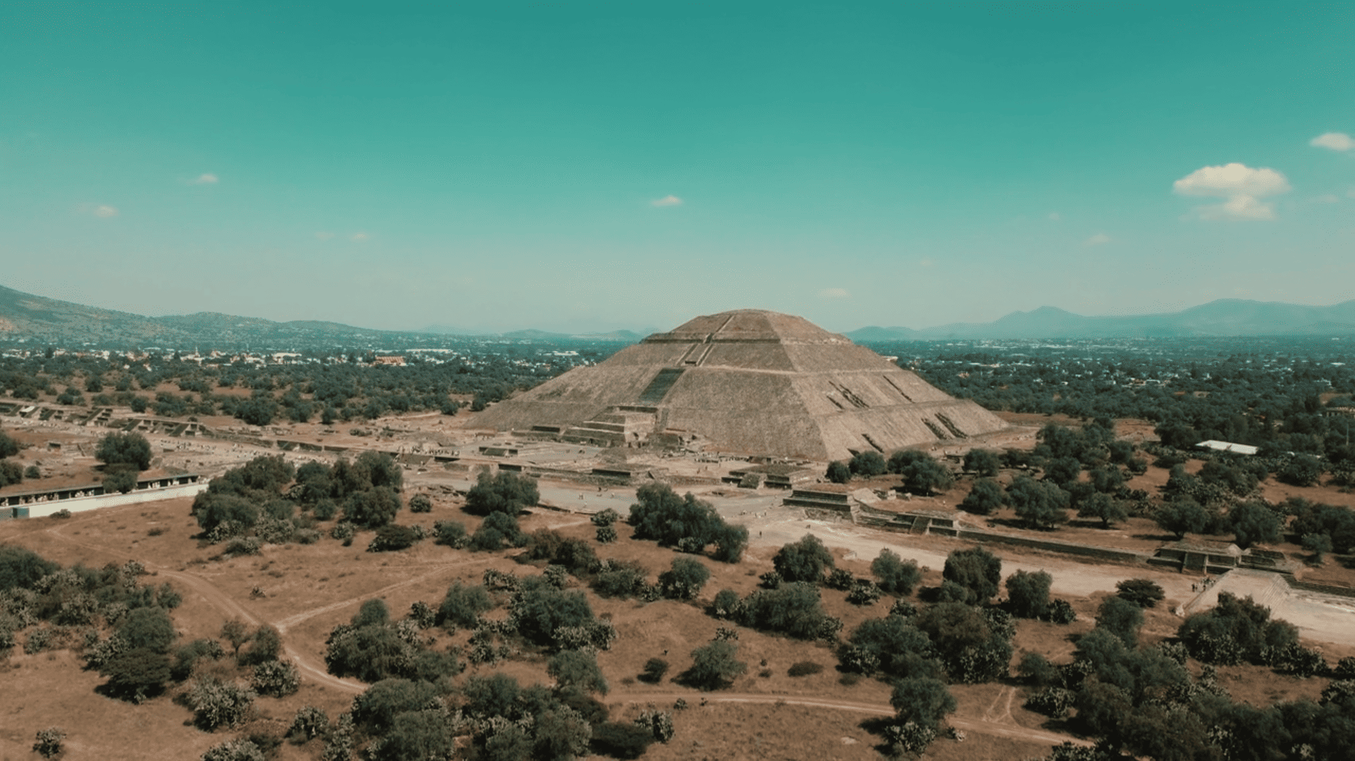 Vista de las Pirámides de Teotihuacán desde Hotel Boutique Piedra & Altura